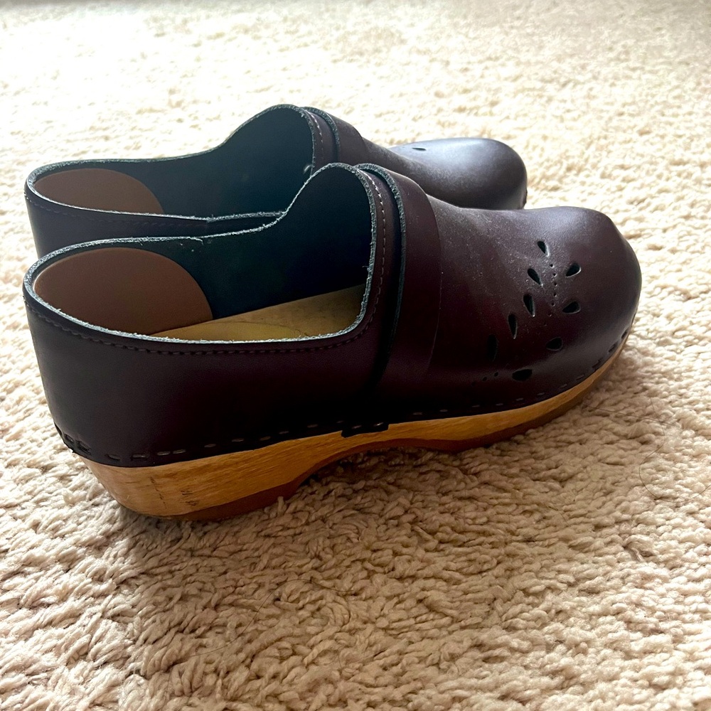 Sven Burgundy Leather Clogs